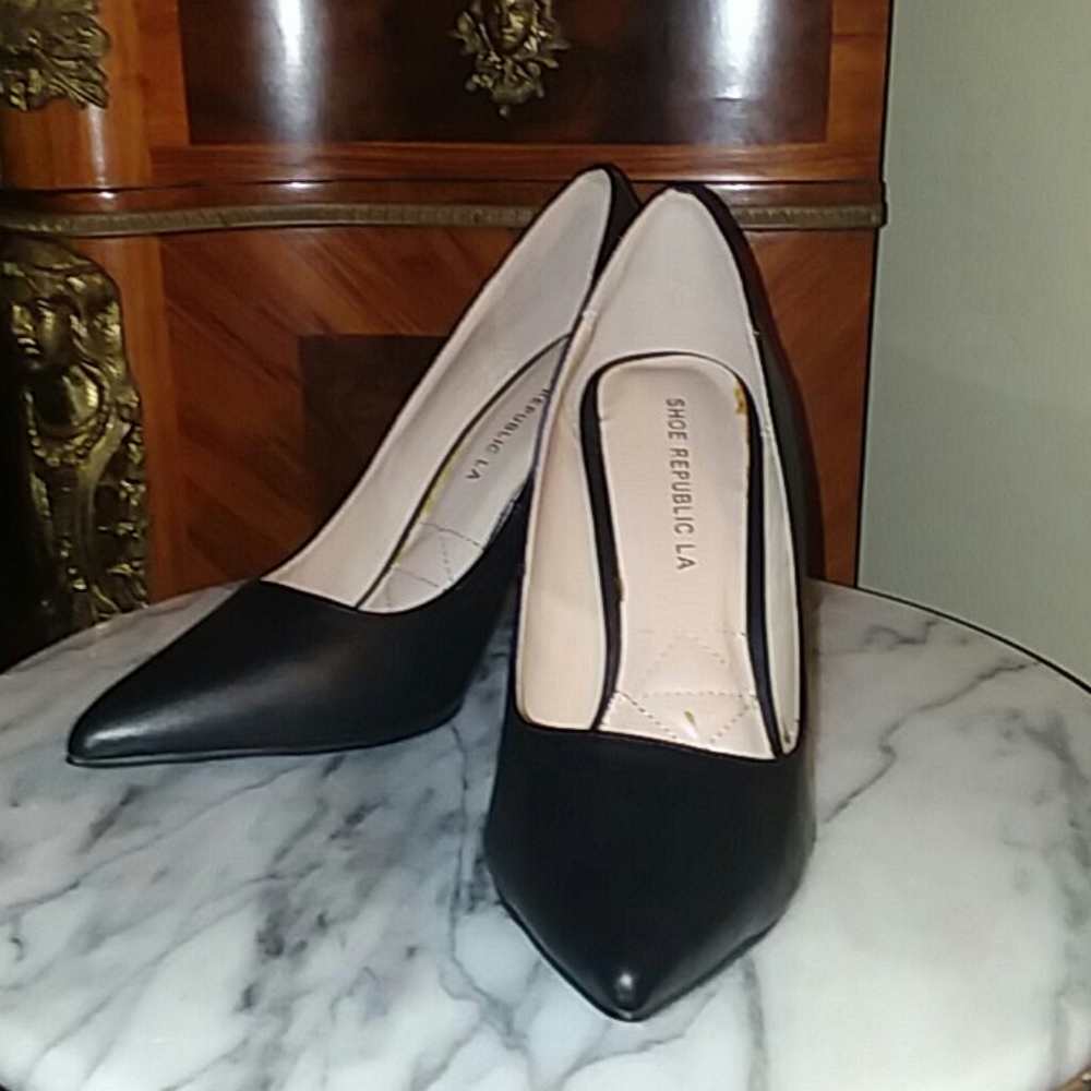 NIB! 4.3 Inch Classy business casual Black Pumps